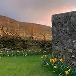 Hidden Hills Waterville - Private Farmhouse