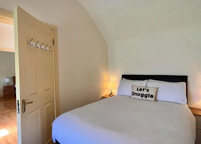 Hidden Hills - Private *